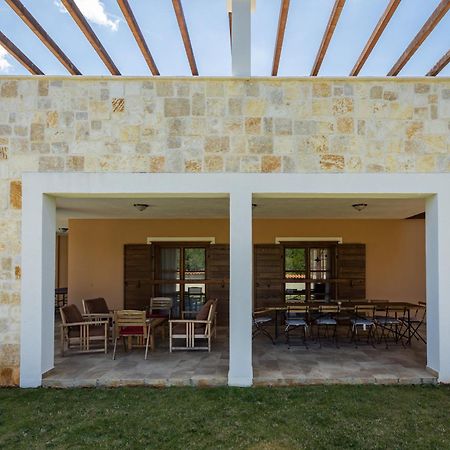 Villa Cirka In Central Istria For 14 Persons With Pool Heating & Pool Table Svetvinčenat Buitenkant foto