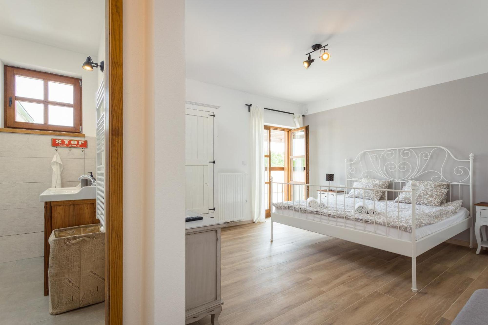 Villa Cirka In Central Istria For 14 Persons With Pool Heating & Pool Table Svetvinčenat Buitenkant foto