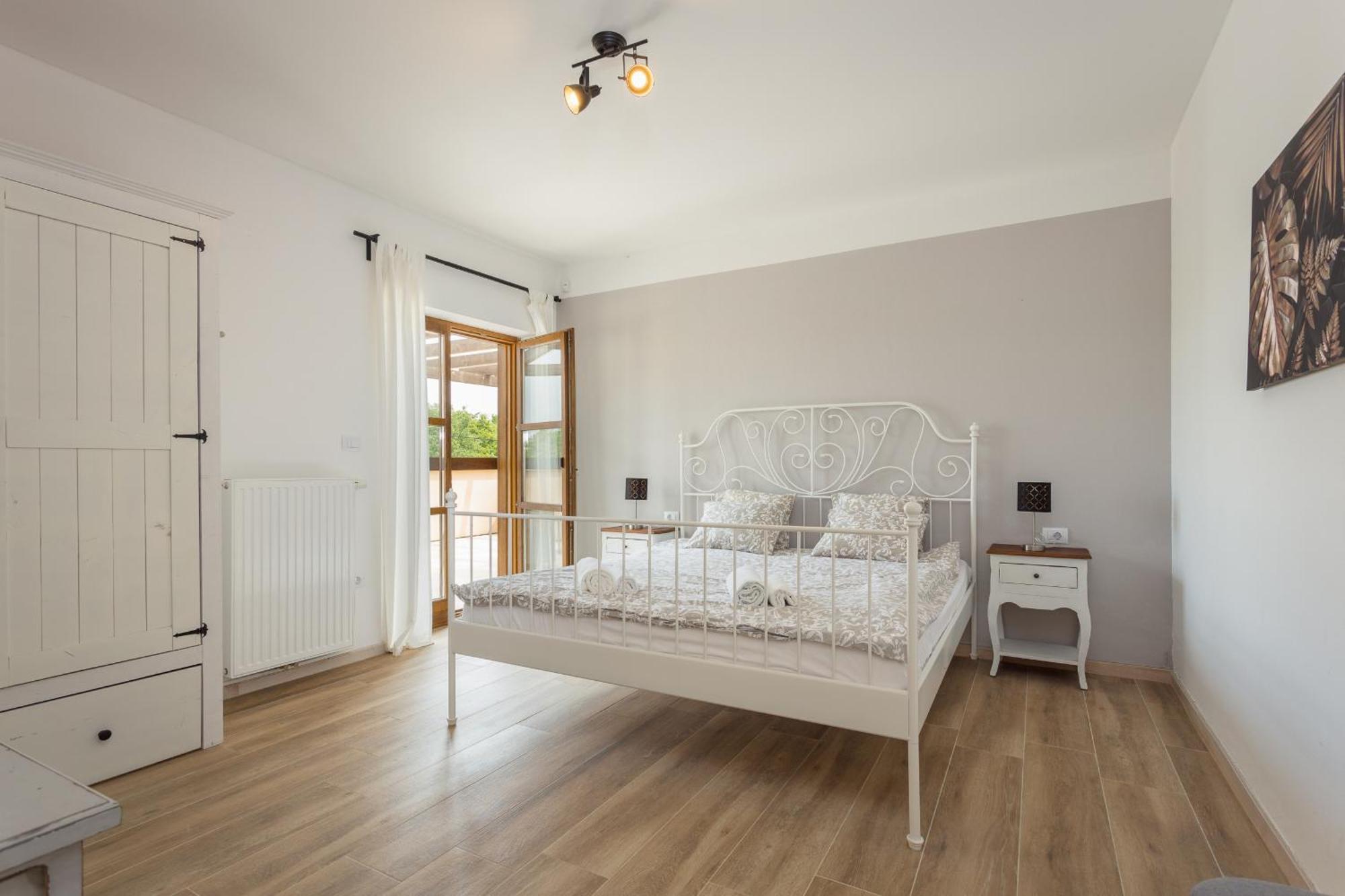 Villa Cirka In Central Istria For 14 Persons With Pool Heating & Pool Table Svetvinčenat Buitenkant foto