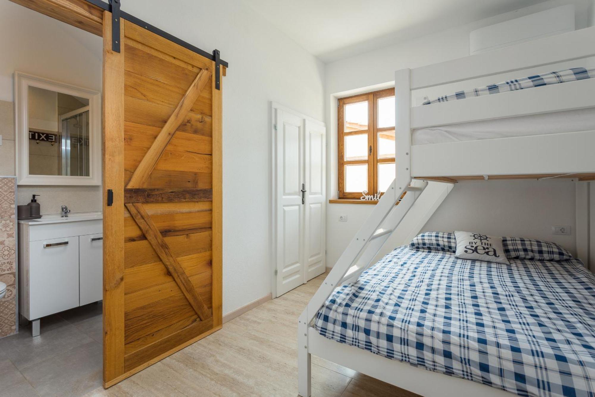 Villa Cirka In Central Istria For 14 Persons With Pool Heating & Pool Table Svetvinčenat Buitenkant foto