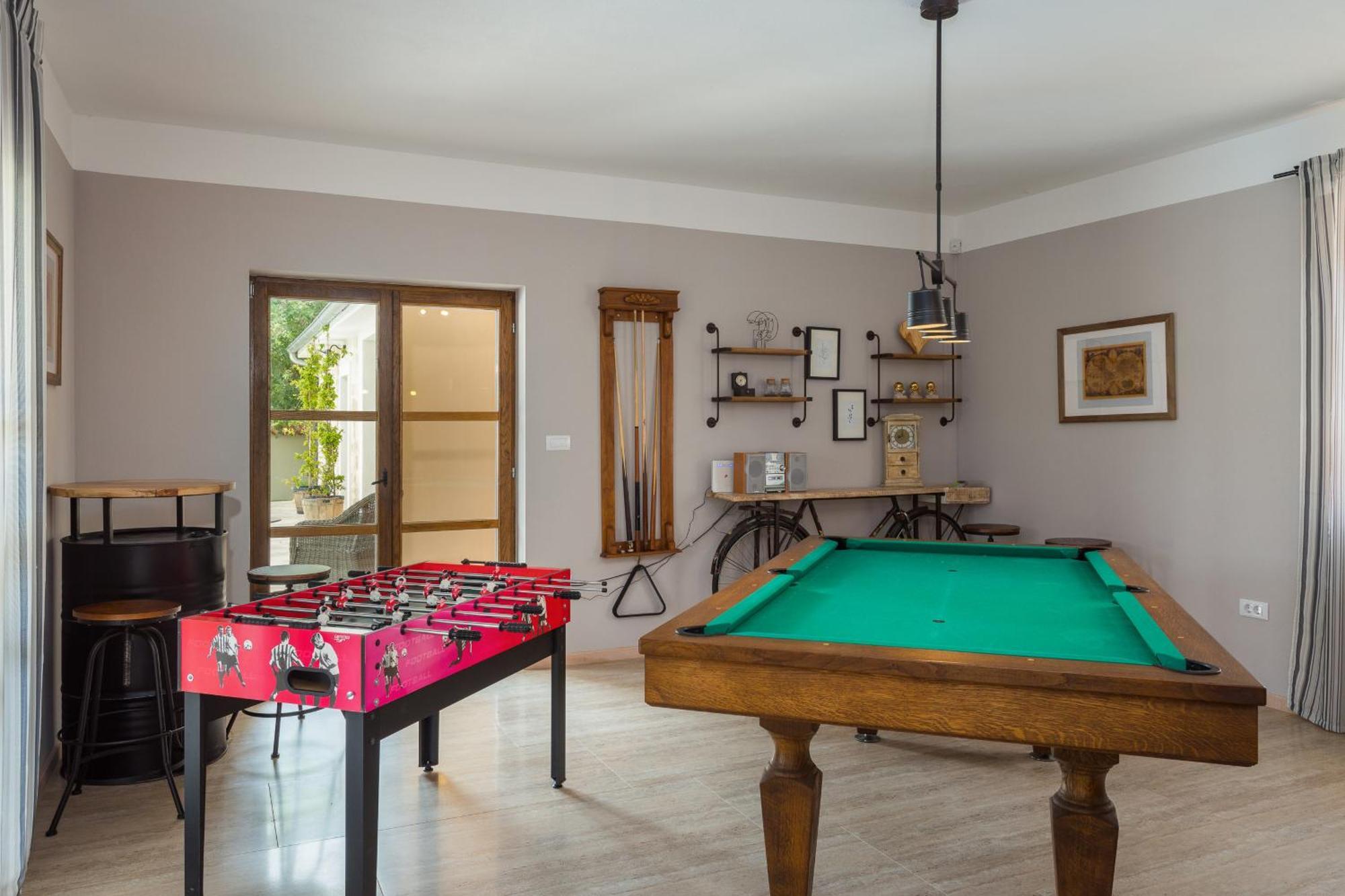 Villa Cirka In Central Istria For 14 Persons With Pool Heating & Pool Table Svetvinčenat Buitenkant foto