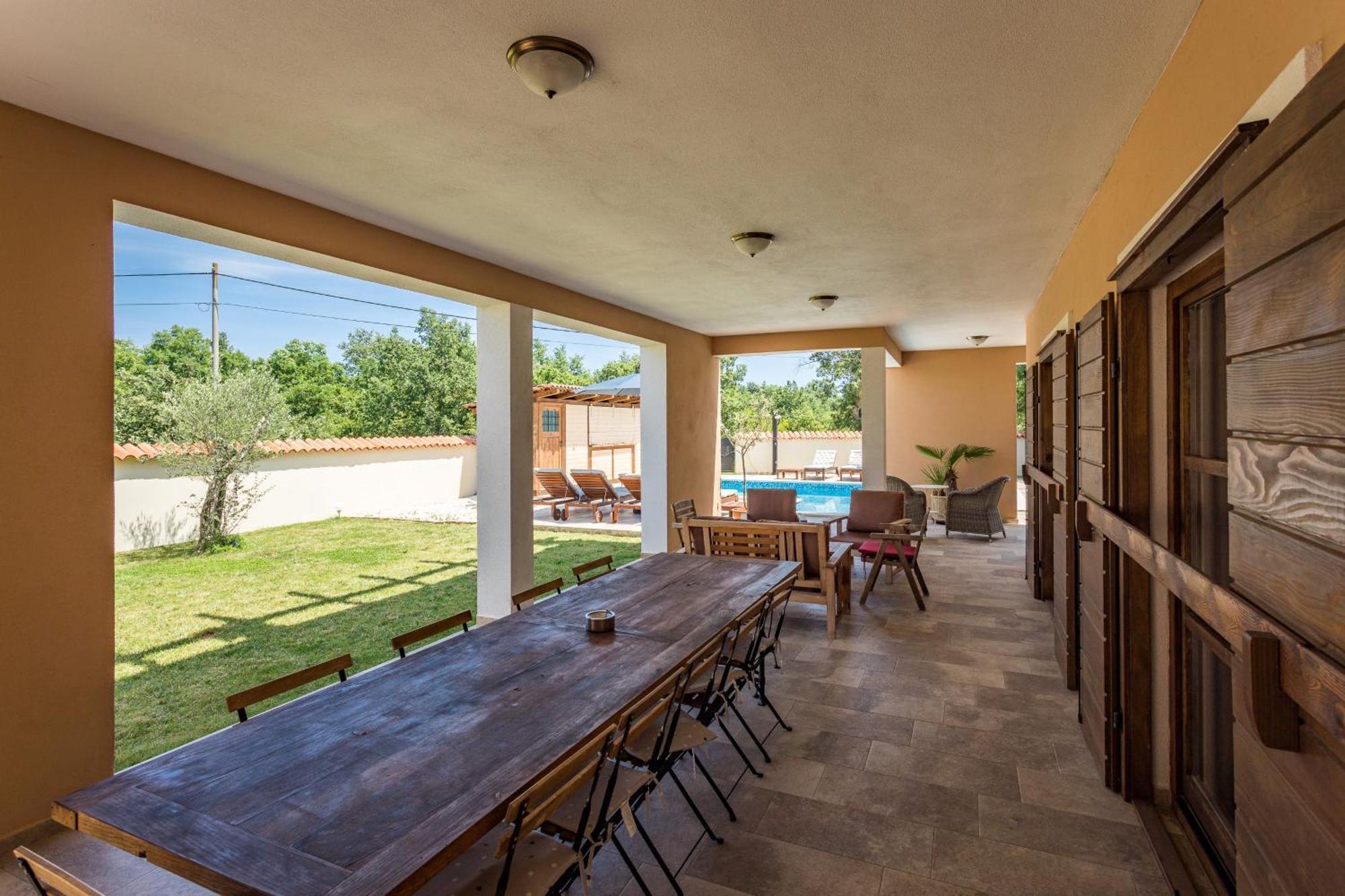 Villa Cirka In Central Istria For 14 Persons With Pool Heating & Pool Table Svetvinčenat Buitenkant foto