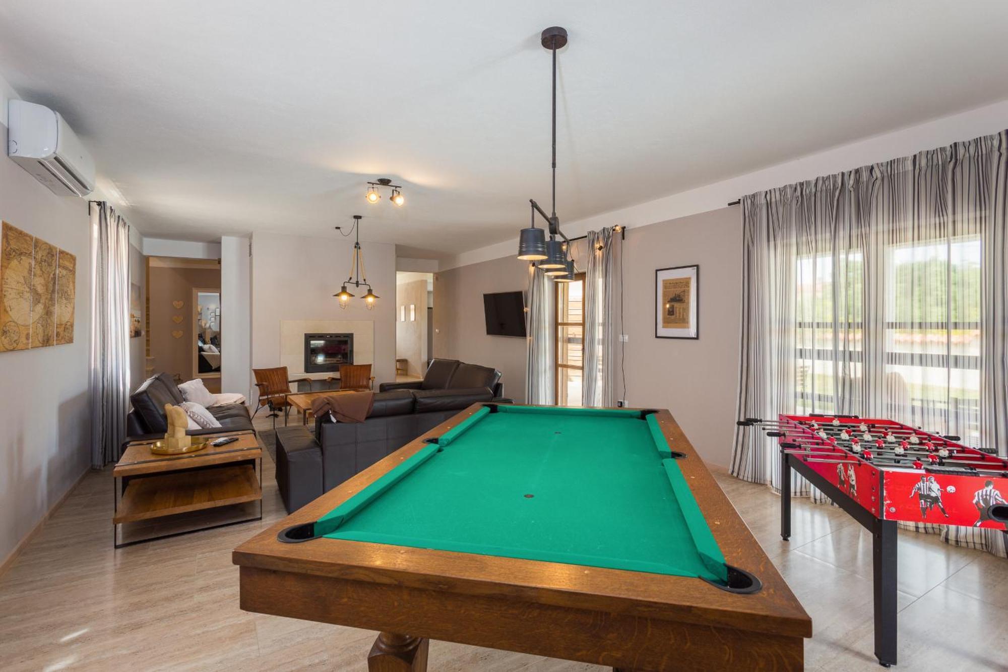 Villa Cirka In Central Istria For 14 Persons With Pool Heating & Pool Table Svetvinčenat Buitenkant foto