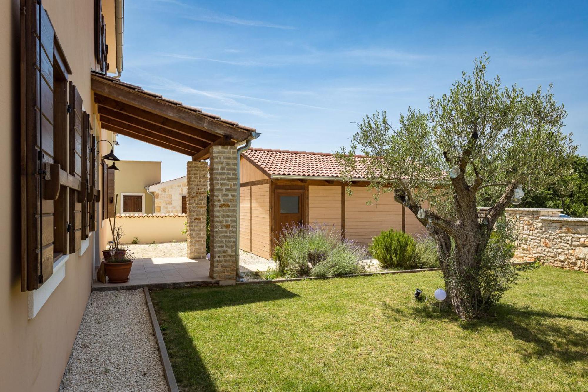 Villa Cirka In Central Istria For 14 Persons With Pool Heating & Pool Table Svetvinčenat Buitenkant foto