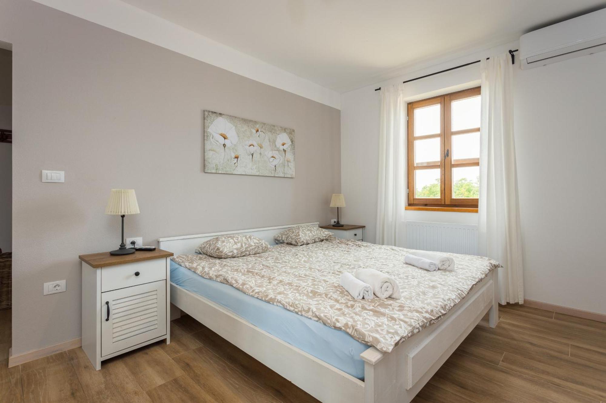 Villa Cirka In Central Istria For 14 Persons With Pool Heating & Pool Table Svetvinčenat Buitenkant foto